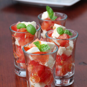 Tartare de tomates mozzarella basilic en verrines